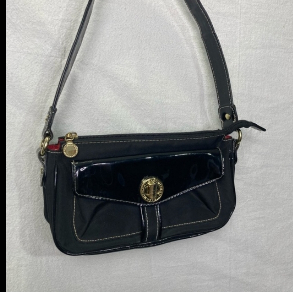 Isaac Mizrahi black shoulder bag w red interior